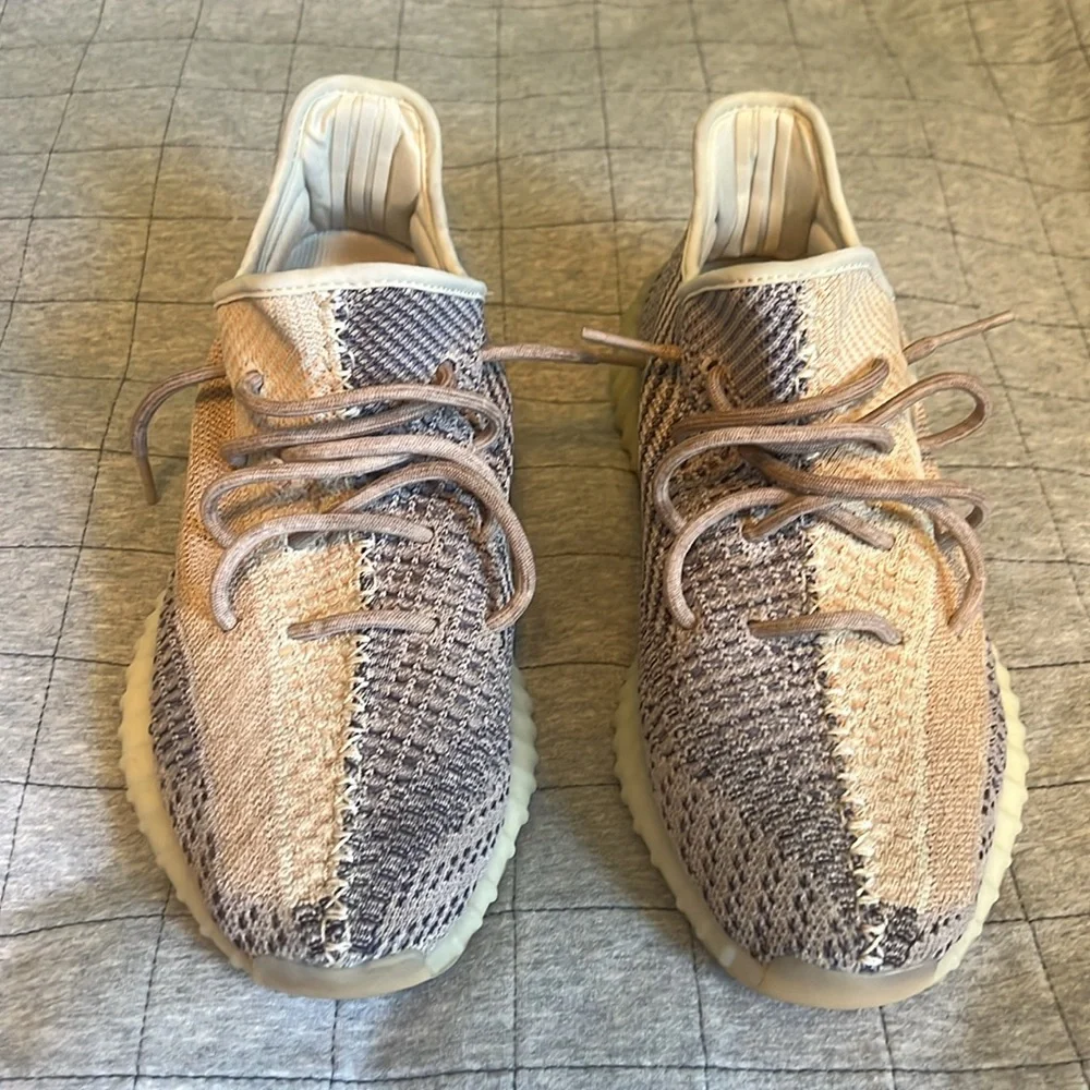 Yeezy Boost 350 V2 “Ash Pearl” - Picture 3 of 7